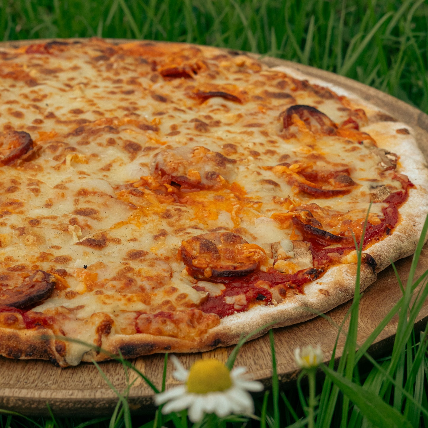 Pizza chorizo cuites au feu de bois