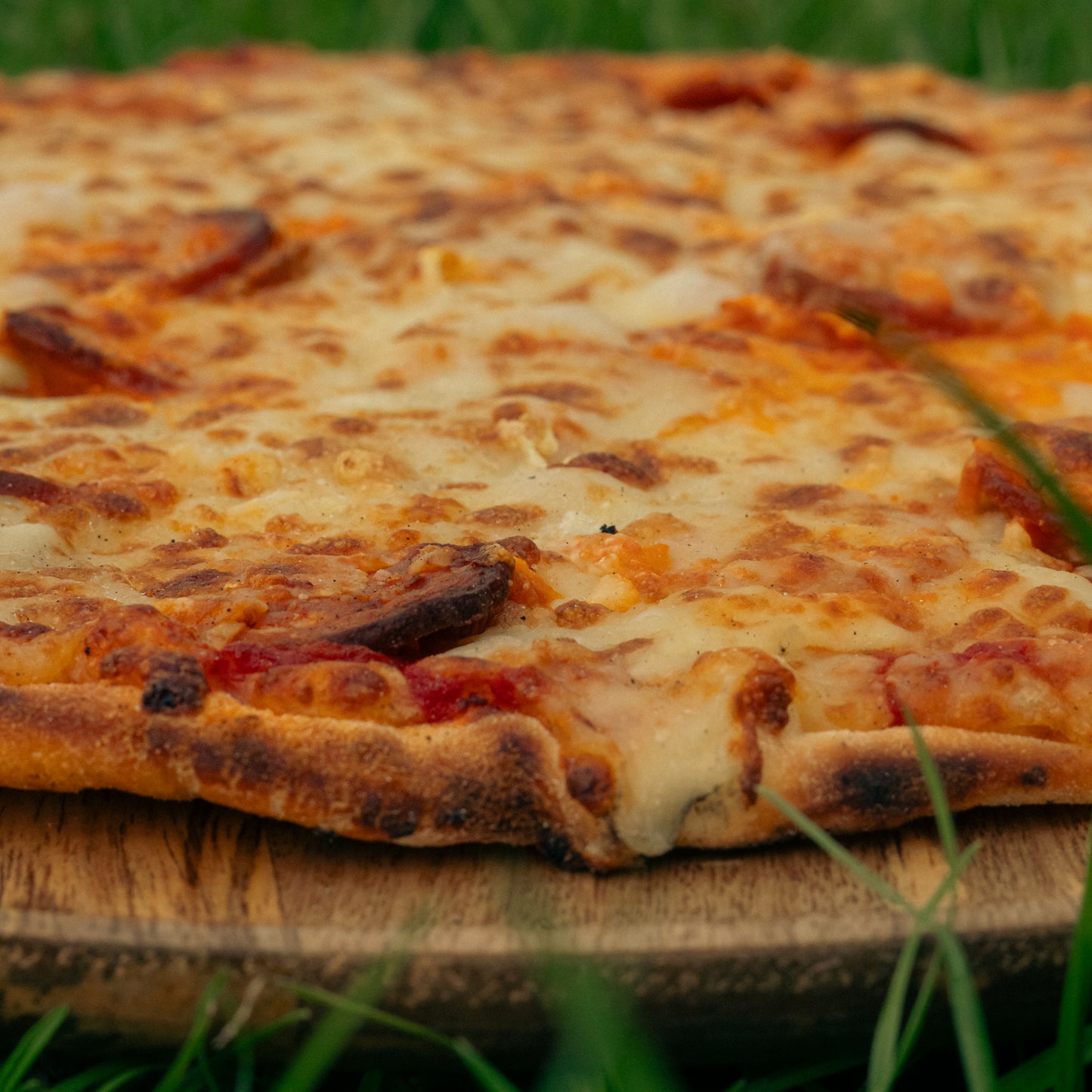 Pizza chorizo cuites au feu de bois